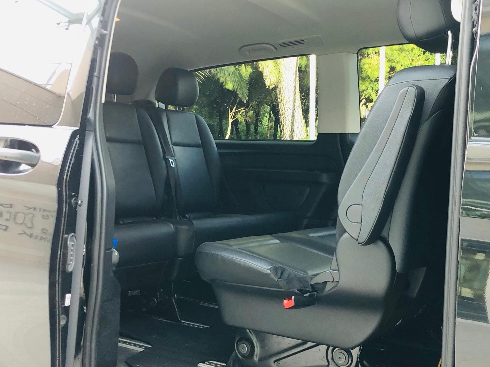 Renault Trafic Passenger - image 3