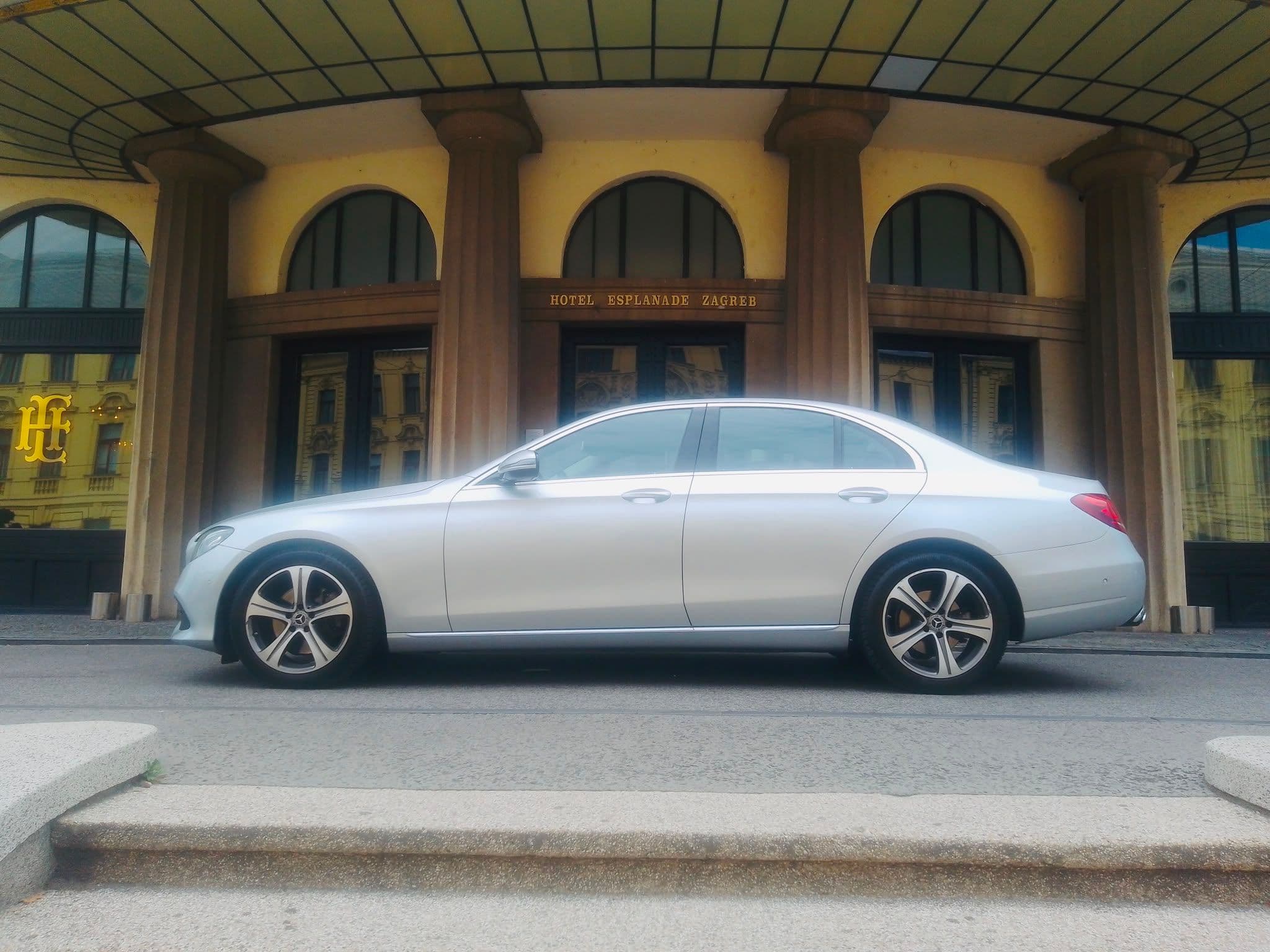 Mercedes-Benz E - image 2